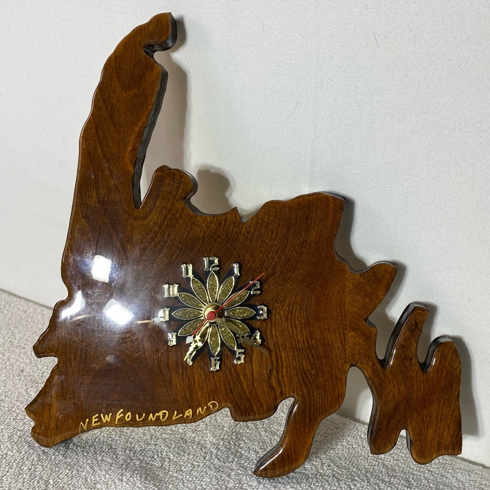 Vintage Handmade Wooden Newfoundland Wall Clock - Picture 3 of 12
